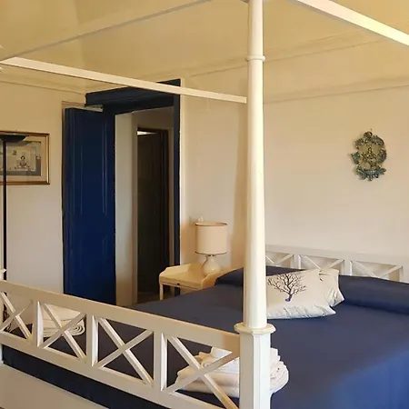 La Rossa 3* Salina (Sicily)