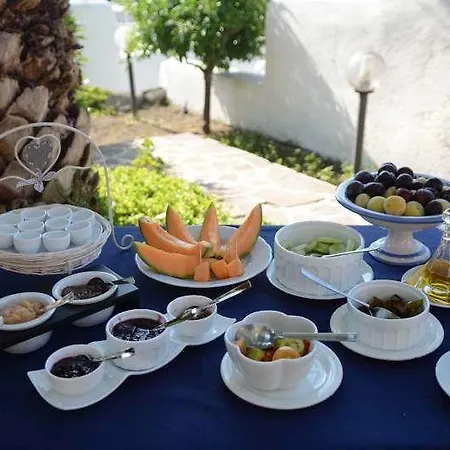 La Rossa Couette-café Salina (Sicily)