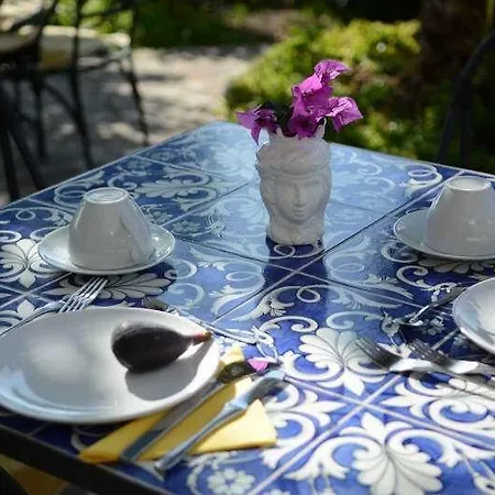 La Rossa Couette-café Salina (Sicily)