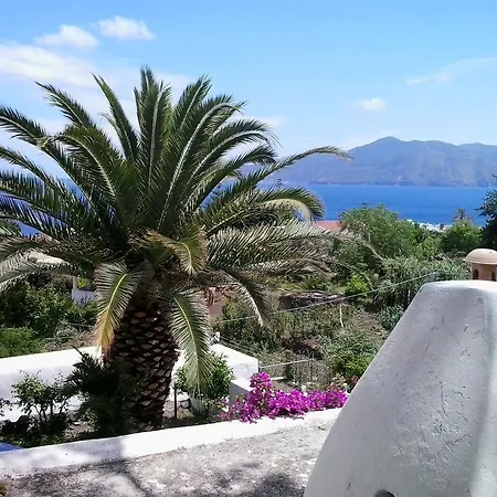 Couette-café La Rossa Salina (Sicily)
