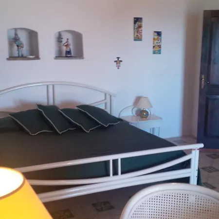 La Rossa 3* Salina (Sicily)