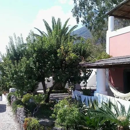 La Rossa Couette-café Salina (Sicily)