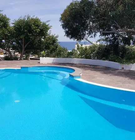 La Rossa Couette-café Salina (Sicily)