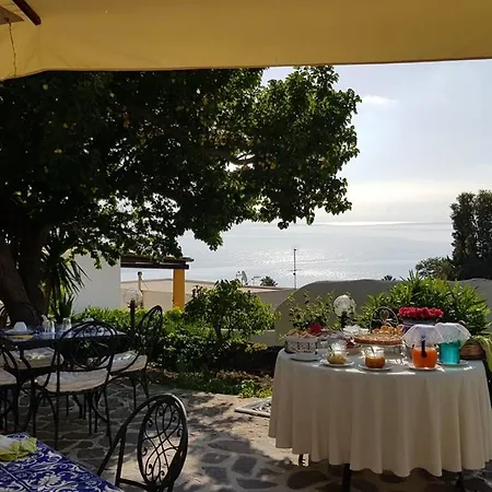 La Rossa Couette-café 3*