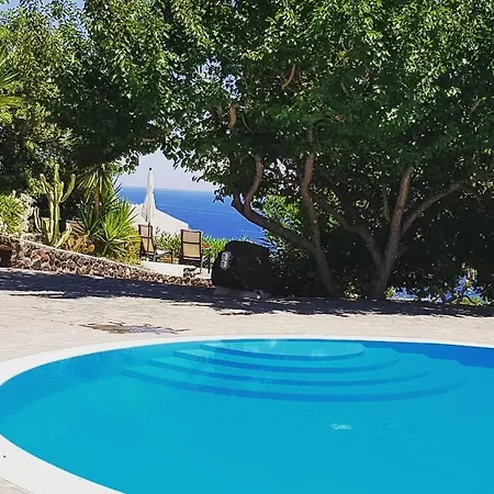 Couette-café La Rossa Salina (Sicily)