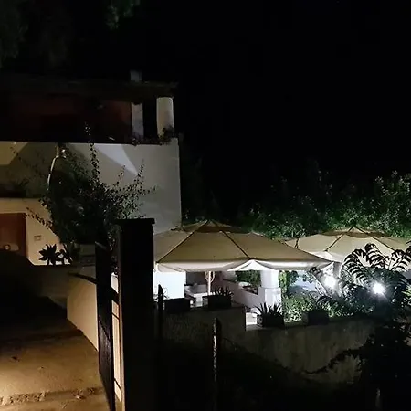 Couette-café La Rossa Salina (Sicily)