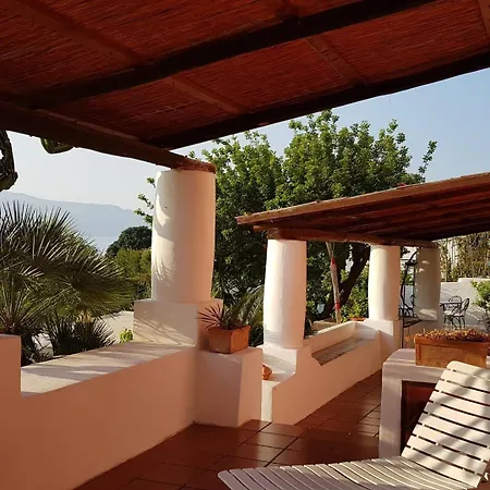 La Rossa 3* Salina (Sicily)